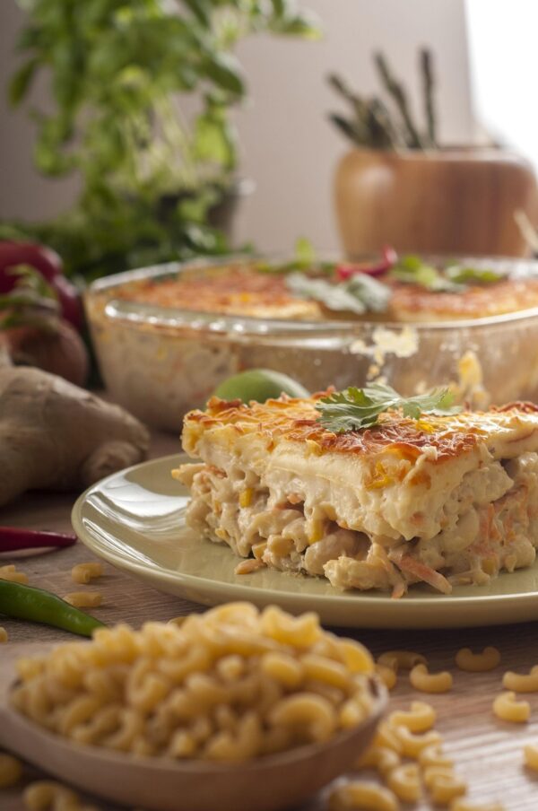 macaroni, bechamel, cheese, parsely, food, diiner, pasta, healthy, lunch, meal, dinner, italian, oil, nature, white, delicious, plate, eat, cream, nutrition, vegetarian, mediterranean, homemade, ingredient, cuisine, organic, olive, leaf, traditional, tasty, brown pasta, brown dinner